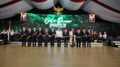 Menhan Prabowo Beri Penghargaan Dharma Pertahanan Utama kepada 11 Tokoh