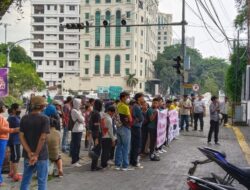 Mahasiswa Bersama Emak Emak Medan Deli Kembali Demo ke KPU dan DPRD Medan Tolak Berkas Pencalegan Bayek