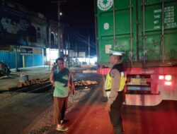 Terobos Rambu Larangan, Truck Ditilang Unit Lantas Polsek Tualang