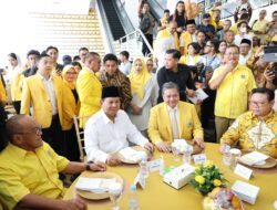 Momen Hormat Prabowo Bersama Para Seniornya di Tasyakuran HUT ke-59 Golkar