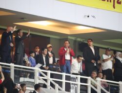 Prabowo, Jokowi dan Ibu Negara Kompak Saksikan Timnas U-17 di Surabaya