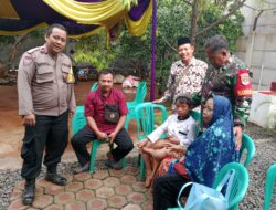 Bantu Warganya Babinsa Dampingi Kegiatan Sunatan Massal