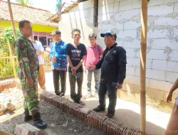 Rumah Roboh Babinsa Dampingi Dinas Perkimtan Kabupaten Bekasi