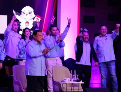 Gibran Tampil Memukau Saat Debat, Prabowo Beri Dua Kali Pelukan Bangga