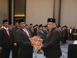 Wamendagri Lantik 33 Anggota MRP Provinsi Papua Barat Daya Masa Jabatan 2023-2028