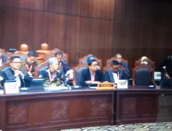 Aksi Walkout Warnai Sidang Putusan Gugatan Rekam Jejak Capres