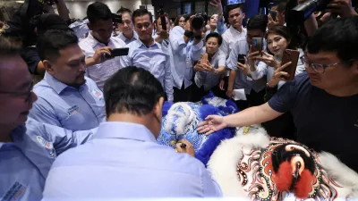 Didukung Aliansi Tionghoa, Prabowo Disambut Dua Barongsai Bermakna Keberuntungan