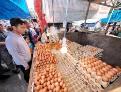 Awali Kampanye di Kalimantan, Gibran Blusukan Pasar di Balikpapan