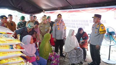 Tekankan Netralitas dalam Pemilu, Wakapolda Berikan Bantuan ke Warga Terdampak Banjir