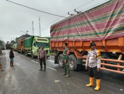 Kesiagaan Personil Polres Pelalawan Ciptakan Cooling System Bantu Masyarakat Terdampak Banjir
