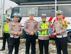Kasat Lantas Polres Kuansing Beri Reward Personel Berprestasi