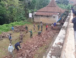 TNI Bantu Kesulitan Masyarakat Terdampak Bencana Gempa Sumedang