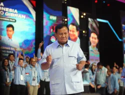 Prabowo Imbau Relawan Tak Segera Pulang dari TPS, Ambil Foto dan Video
