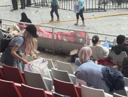 Para Pendukung Prabowo-Gibran Inisiatif Bersihkan Sampah di GBK: Panggilan Hati