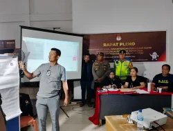 Hingga Larut Malam Kapolres Pelalawan Pantauan dan Cek Rapat Pleno PPK Serta Gudang Logistik KPU 