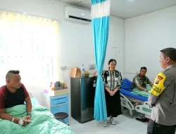 Kapolda Sumut Jenguk Dua Personil Korban Penganiayaan Saat Menangkap Pelaku Narkoba