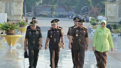 Dalam Rangka HBA ke-64 dan HUT IAD ke-24, Wakil Jaksa Agung Pimpin Upacara Ziarah dan Tabur Bunga di Taman Makam Pahlawan Kalibata