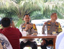 Kapolres Kuansing Pimpin Jumat Curhat di Desa Muara Sentajo Dalam Rangka Cooling System Pilkada Damai Tahun 2024