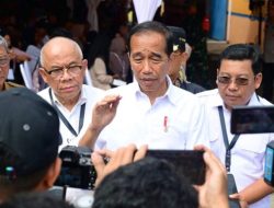 Jokowi Cek Ketersediaan Beras di Kompleks Pergudangan Tanah Grogot