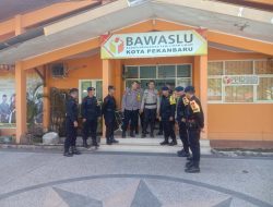 Pastikan Keamanan, Satgas SAR Brimobda Riau OMP LK-2024 Patroli ke Bawaslu Pekanbaru