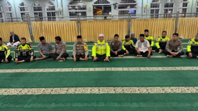Satlantas Polres Kuansing Sholat Subuh Berjamaah Dalam Rangka Cooling System Pilkada Damai 2024