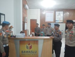 Komitmen Menjaga Kamtibmas, Personel Subsatgas PAM Siaga Dikantor Penyelenggara Pilkada 