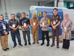 Kapolres dan Ketua KPU Kampar Tinjau Proses Pencetakan Surat Suara Pemilihan Bupati Kampar 2024