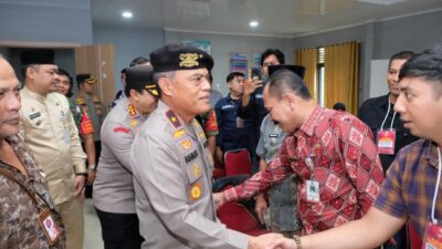 Datangi Kantor Camat, Wakapolda Riau Pastikan Rekapitulasi di PPK Berjalan Kondusif