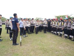 Kapolda Riau Pimpin Apel Pengecekan Personel dan Pergeseran Pasukan BKO Pengamanan TPS