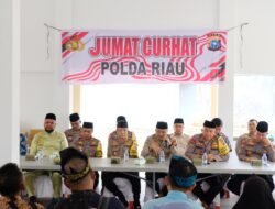 Jum’at Curhat Polda Riau di Kecamatan Tenayan Raya, Tim Berikan 25 Paket Sembako