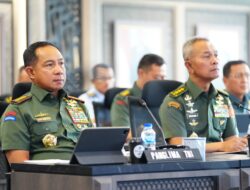 Berita Foto : Panglima TNI Hadiri Rapim Kemhan-TNI Secara Daring