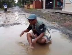 Warga Desa Sidakaya Mengeluhkan Jalan Utama Akses Desa Rusak Berat, Masyarakat Berharap Supaya Bupati Cilacap segera di Perbaiki