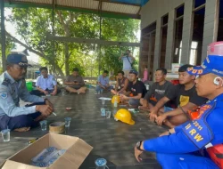 Polsek Kota Bangun Mediasi dan Amankan Laka Air Tongkang Batu Bara di Sungai Mahakam