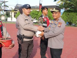 Peduli Lingkungan, Polres Rohil Hadiahkan Bibit Pohon ke Personel Ulang Tahun