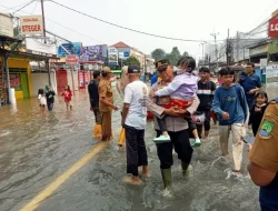 Hujan Deras Rendam Ciledug Indah, Polsek Ciledug Sigap Bantu Warga