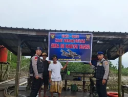 Satpolairud Polres Kukar Pasang Spanduk Peringatan di Area Rawan Buaya