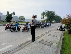 Satlantas Polres Kukar Maksimalkan Pengaturan Lalu Lintas di Titik Rawan Dalam Operasi Patuh Mahakam 2025