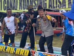 Melly Mike, Kapolda Riau dan Dikha Jajal Pacu Jalur