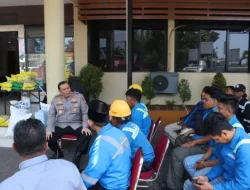 Bakti Sosial Polres Priok berikan bantuan kepada Buruh Tenaga Kerja Bongkar Muat Pelabuhan