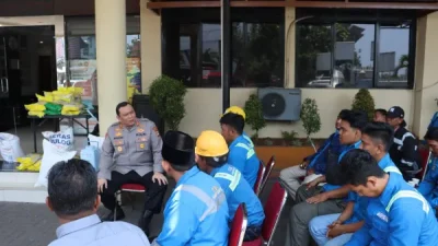 Bakti Sosial Polres Priok berikan bantuan kepada Buruh Tenaga Kerja Bongkar Muat Pelabuhan