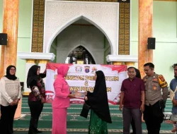 Polwan Polda Kaltim dan Bhayangkari Daerah Kaltim Gelar Kegiatan Berbagi di Masjid Darul Iman Balikpapan