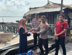 Polsek Sangasanga dan Bhayangkari Salurkan Bantuan Bagi Korban Kebakaran di Kelurahan Sangasanga Muara