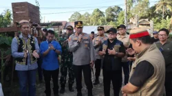 Polres Kutai Kartanegara Kawal Proses Pembukaan Portal PT. BDAM dan Perdamaian Adat Berjalan Aman dan Kondusif