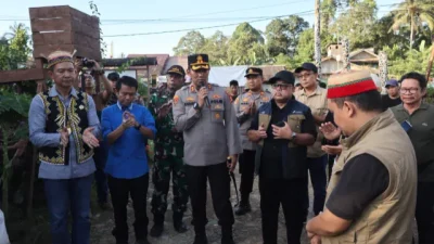 Polres Kutai Kartanegara Kawal Proses Pembukaan Portal PT. BDAM dan Perdamaian Adat Berjalan Aman dan Kondusif