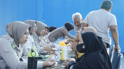 Sambut HUT Ke-80 Korps Brimob Polri, Brimob Polda Metro Jaya Gelar Bakti Kesehatan untuk Warga Cipinang