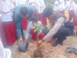 Green Policing Polres Siak Tanam Pohon di SDIT Muthamainnah, Tanamkan Kepedulian dan Cinta Lingkungan Sejak Dini