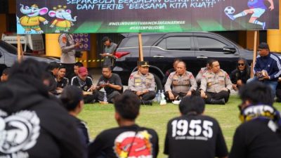 Jelang Laga PSPS Pekanbaru VS Sriwijaya FC, Kapolda Riau Doa dan Makan Bersama Suporter di Stadion Kaharuddin Nasution