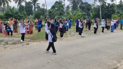 Bhabinkamtibmas Ponoragan Ajak Lansia Tetap Bugar Lewat Senam Sehat Bersama
