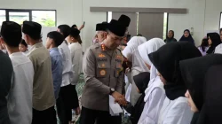 Polres Metro Tangerang Kota Gelar Binrohtal dan Santunan Anak Yatim di Masjid Al-Fattah Tangerang Kota