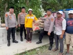 Langkah Kecil yang Bermakna, Kapolsek Pebayuran Donasikan 25 Sak Semen untuk Rumah Allah